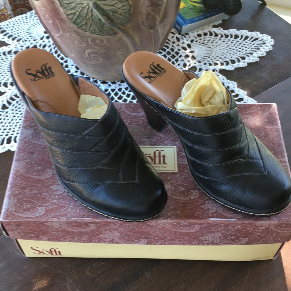 Sofft “Bria” Black Slip-on Mule Clogs Sized 7.5